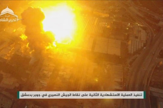 Một xe đánh bom tự sát VBIED phát nổ trước chiến tuyến quân đội Syria - ảnh minh họa Masdar News