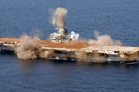 USS Oriskany (CV / CVA-34) bị đánh chìm