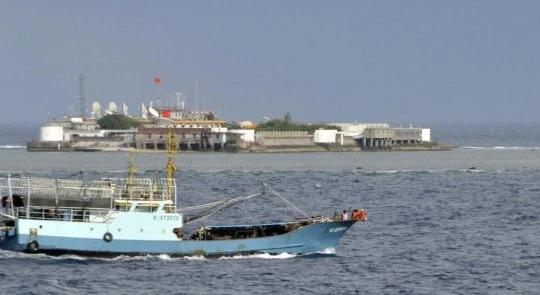 Công trình xây dựng trái phép của Trung Quốc trên bãi đá Chữ Thập thuộc quần đảo Trường Sa của Việt Nam - Ảnh: The Week Magazine