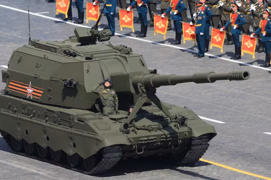 Pháo tự hành mới 2S35 "Coalition-SV" trên quảng trường Đỏ 