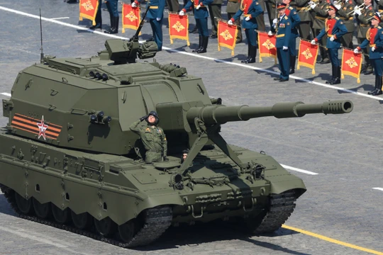 Pháo tự hành mới 2S35 "Coalition-SV" trên quảng trường Đỏ 