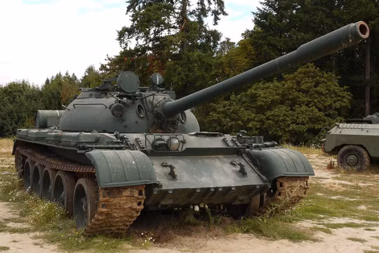 T-54 và T-55 là tên gọi một thế hệ xe tăng sản xuất tại Liên Xô và trang bị cho quân đội nước này từ năm 1947 đến 1962. Đây là mẫu xe tăng sản xuất nhiều nhất với tổng số 95.000 xe xuất xưởng