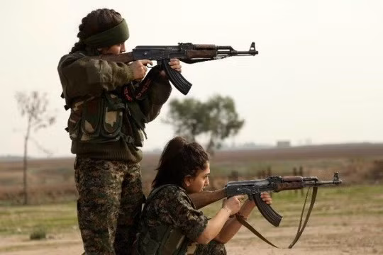 Video: Những nữ binh dũng cảm bảo vệ đất mẹ Syria