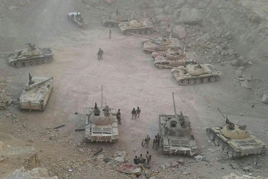 Quân đội Syria thu giữ nhiều tăng thiết giáp của lực lượng Hồi giáo cực đoan. Video Syrian Reporters