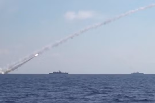 Hải quân Nga phóng tên lửa Kalibr vào lực lượng Hồi giáo cực đoan ở Damascus. Ảnh minh họa South Front