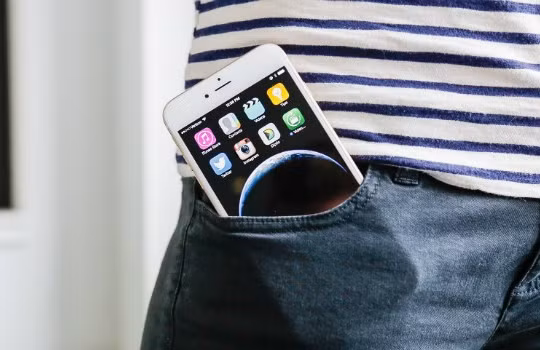 Nếu hứng lên đi làm "từ thiện", kho tiền của Apple đủ để chia cho mỗi người dân Mỹ 556USD, đủ để trang trải chi phí xăng dầu của một hộ gia đình tại Mỹ. Ảnh: Mashable