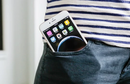 Nếu hứng lên đi làm "từ thiện", kho tiền của Apple đủ để chia cho mỗi người dân Mỹ 556USD, đủ để trang trải chi phí xăng dầu của một hộ gia đình tại Mỹ. Ảnh: Mashable