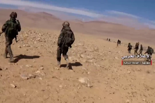 Binh sĩ quân đội Syria chiến đấu trên miền đông Hama