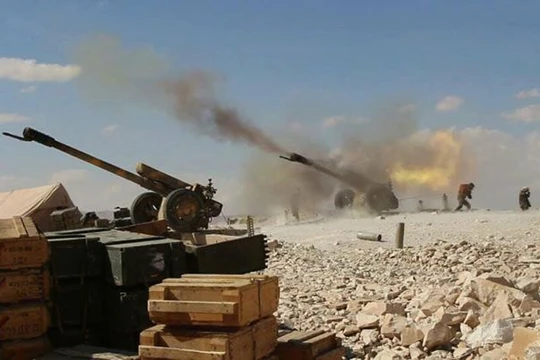 Pháo binh quân đội Syria trên chiến trường Quraytayn - ảnh minh họa của Muraselon
