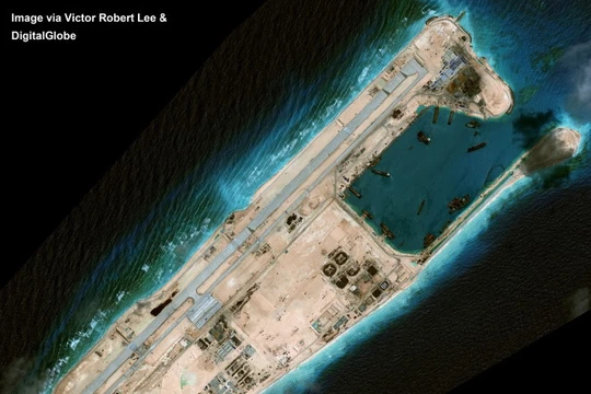 Lộ rõ đường băng, cơ sở quân sự Trung Quốc xây ở Trường Sa
