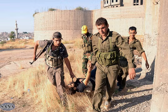 Những khoảnh khắc khủng khiếp trong cuộc chiến địa ngục ở Syria