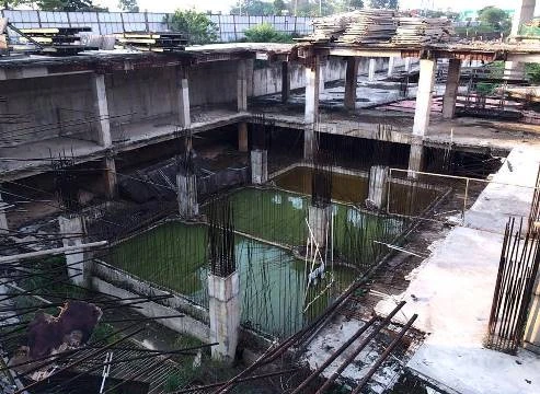 Các công trình tại dự án dậm châm tại chỗ suốt 5 năm nay.Ảnh: N.T