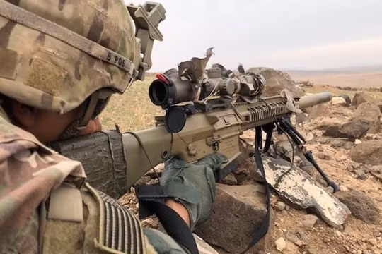 Lính Mỹ sử dụng súng bắn tỉa M110 SASS trên chiến trường Trung Đông (Iraq - Syria).