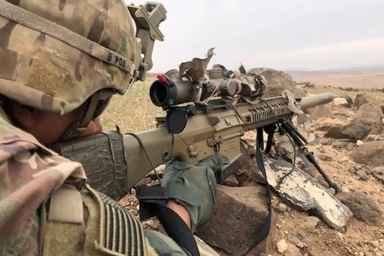 Lính Mỹ sử dụng súng bắn tỉa M110 SASS trên chiến trường Trung Đông (Iraq - Syria).
