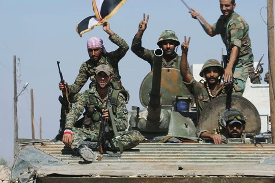 Binh sĩ quân đội Syria trên chiến trường tỉnh Homs