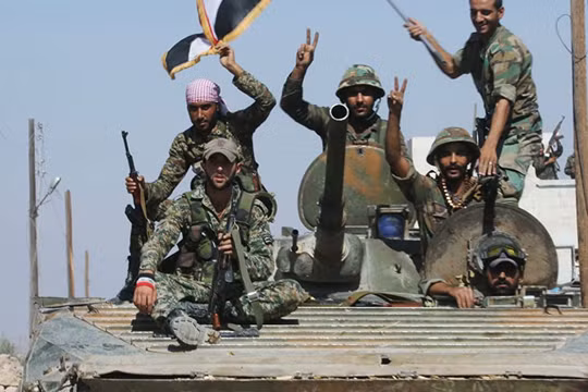 Binh sĩ quân đội Syria trên chiến trường tỉnh Homs