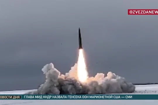 Tổ hợp Iskander phóng tên lửa . Ảnh video TV Zvezda.