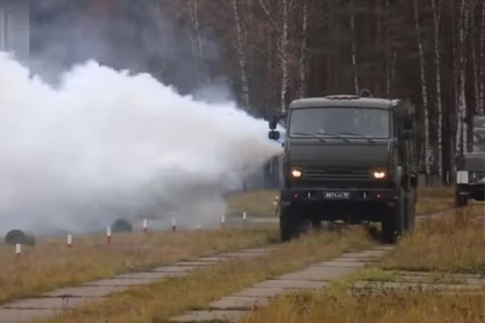 Xe tiêu tẩy sử dụng động cơ phản lực TMS-65 của bộ đội phòng hóa. Ảnh minh họa video