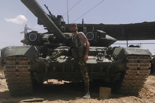 Binh sĩ lực lượng Tiger và xe tăng T-90 trên chiến trường Syria