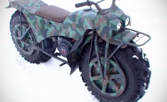 Chiếc xe địa hình Taurus được thiết kế để giúp người lái vượt qua tất cả những địa hình khó khăn nhất của nước Nga như đầm lầy, rừng rậm, leo núi , cánh đồng đầy tuyết...