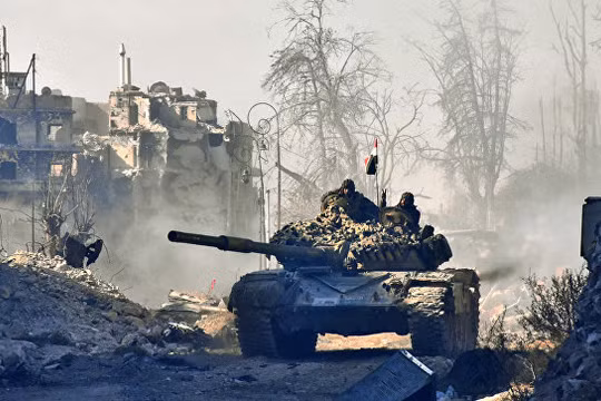 Xe tăng thuộc lực lượng Tigers tấn công ở Aleppo