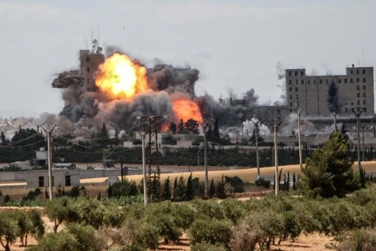 Không quân Liên minh không kích thành phố Manbij 