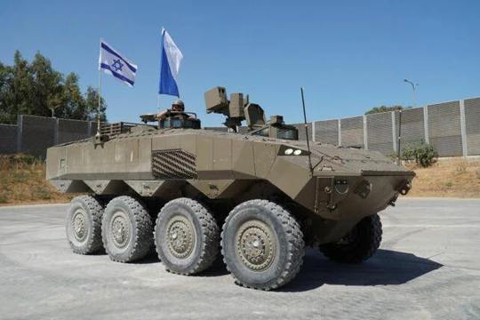 Xe thiết giáp chở quân Eitan 8×8 trang bị hệ thống bảo vệ chủ động Iron Fist. Ảnh South Front.