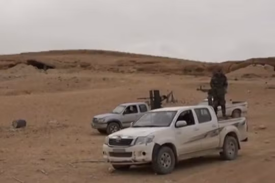 Một số vũ khí phương tiện quân đội Syria thu giữ trên vùng sa mạc tỉnh Homs - ảnh video SANA