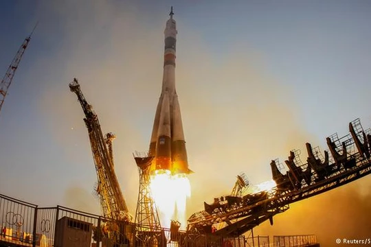 Tên lửa đẩy "Soyuz-FG" mang theo tàu vũ trụ vận tải có người lái TPK " Soyuz MS-02" cất cánh