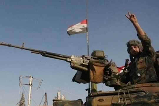 Xe tăng quân đội Syria trên chiến trường Đông Ghouta - ảnh minh họa Masdar News