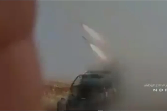 Lực lượng NDF pháo kích vào chiến tuyến của phiến quân ở Hama - ảnh video NDF