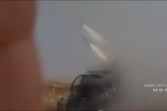 Lực lượng NDF pháo kích vào chiến tuyến của phiến quân ở Hama - ảnh video NDF