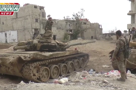 Clip kịch chiến ác liệt giữa xe tăng T-72 Syria chống hỏa điểm IS