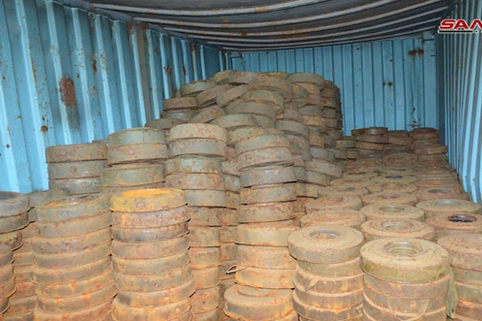 Kho mìn container của lực lượng khủng bố Hay'at Tahrir Al-Sham ở Quneitra. Ảnh: SANA.
