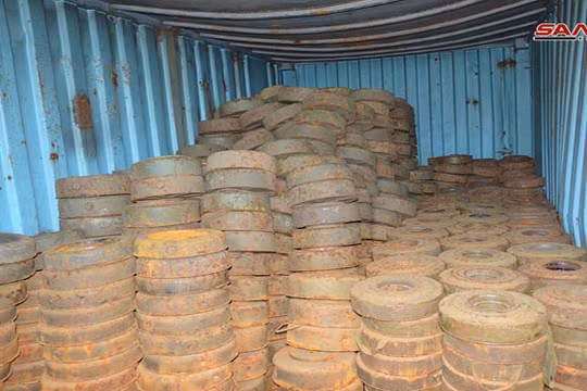 Kho mìn container của lực lượng khủng bố Hay'at Tahrir Al-Sham ở Quneitra. Ảnh: SANA.