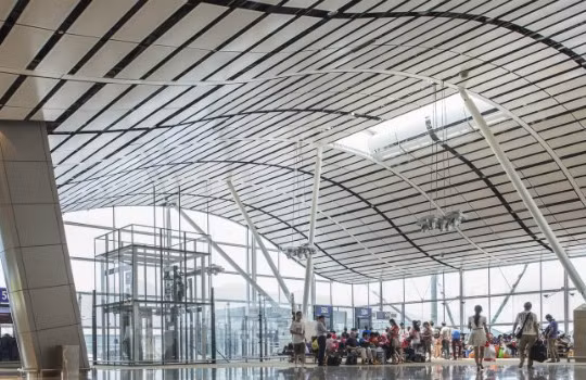 Mái vòm uốn lượn đặc trưng của Sân bay quốc tế Hong Kong. Ảnh: aedas