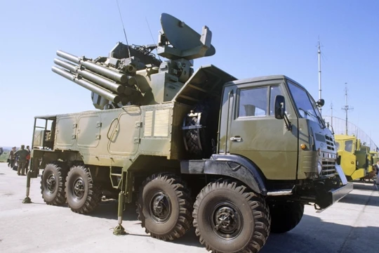 Tổ hợp tên lửa phòng không Pantsir - S1, vũ khí chủ lực bảo vệ căn cứ sân bay Khmeimim. Ảnh minh họa South Front