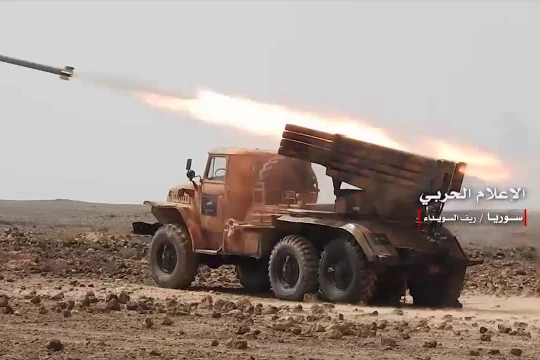 Pháo phản lực quân đội Syria xả đạn ở tỉnh Sweida. Ảnh minh họa Masdar News