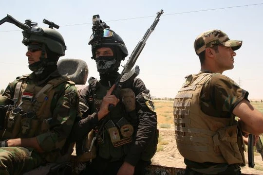 Binh sĩ Iraq tuần tra tại Ramadi.