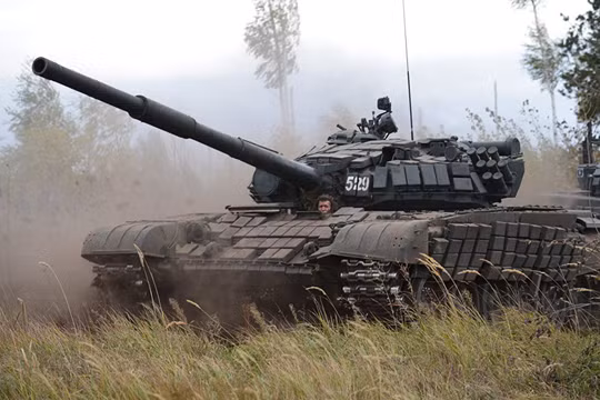 Xe tăng T-73B3, nguyên mẫu mà Bộ quốc phòng Nga muốn robot hóa. Ảnh minh họa RIA.Novosti