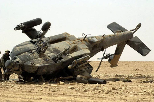  Trực thăng tấn công AH-64 Apache bị bắn hạ trên chiến trường Iraq