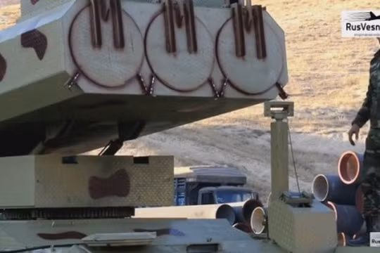 Quân đội Syria triển khai tên lửa mặt đất Golan - 1000 tấn công. Ảnh: Rusvesna.