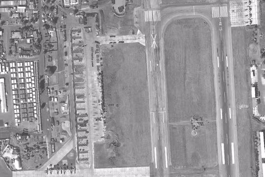 Những hầm chứa máy bay đang được xây dựng ở Hmeimim. Ảnh: tài khoản Twitter Samir.