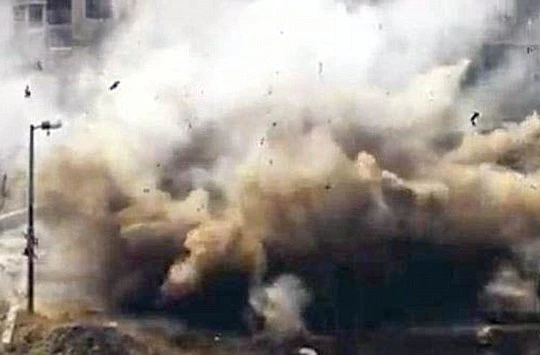 Du kích người Kurd đánh bom xe ở Afrin.