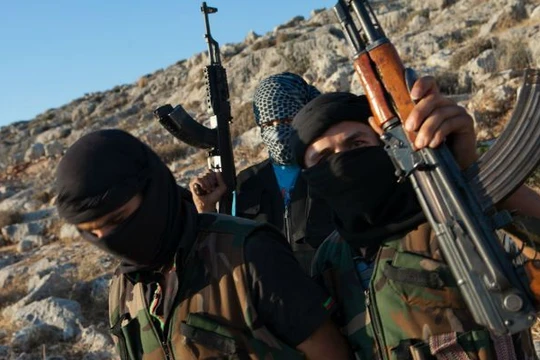 Video: Cái chết của binh sĩ Syria người Sunni trong tay Hồi giáo cực đoan