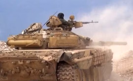 Xe tăng T-72 quân đội Syria trên chiến trường Deir Ezzor
