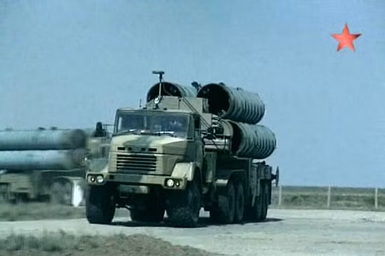 Hệ thống tên lửa phòng không S-300 PM2 Nga