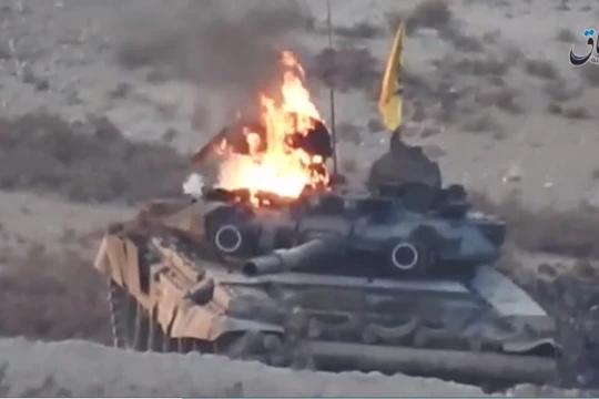 Chiếc xe T-90 bị cháy ở Aleppo