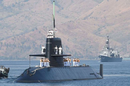 Tàu ngầm và khu trục hạm Nhật Bản thăm Philipines