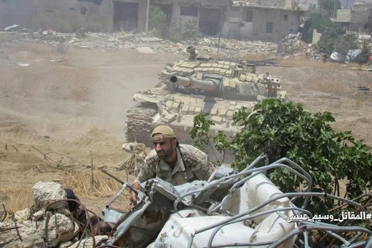 Binh sĩ quân đội Syria tấn công vào thị trấn Ayn Tarma, ngoại ô Damascus